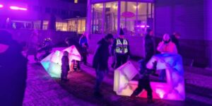 Tule lämmikkeelle Knuutinpoikaan valotaidetapahtuman aikaan